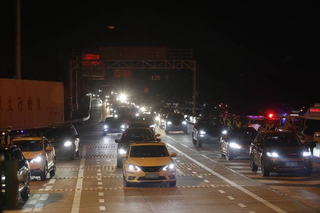 (200408) -- WUHAN, April 8, 2020 -- Cars prepare to pass an expressway toll station in western Wuhan, central China s Hubei Province, April 8, 2020. Wuhan, the megacity in central China, started lifting outbound travel restrictions from Wednesday after almost 11 weeks of lockdown to stem the spread of COVID-19. ) CHINA-HUBEI-WUHAN-OUTBOUND TRAVEL RESTRICTIONS-LIFT (CN) ShenxBohan 