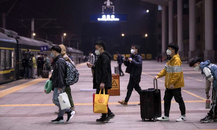 (200408) -- WUHAN, April 8, 2020 -- Passengers prepare to board train K81 at Wuchang Railway Station in Wuhan, central China s Hubei Province, April 8, 2020. Wuhan, the megacity in central China, started lifting outbound travel restrictions from Wednesday after almost 11 weeks of lockdown to stem the spread of COVID-19. ) CHINA-HUBEI-WUHAN-OUTBOUND TRAVEL RESTRICTIONS-LIFT (CN) FeixMaohua 