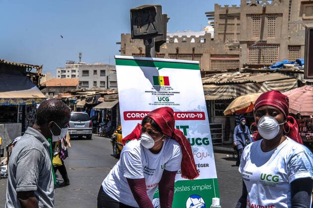 (200407) -- DAKAR, April 7, 2020 (Xinhua) -- Workers promote preventive measures taken by the government to contain the spread of COVID-19 in Dakar, Senegal, on April 7, 2020. Senegalese Ministry of Health and Social Action said on Tuesday that 13 more patients have been cured of COVID-19, bringing the country s total number of patients cured to 105. Senegalese health minister Aboudulaye Diouf Sarr also said that the country s total confirmed cases stood at 237. Among the 237 confirmed cases, 85 are imported ones. (Photo by Eddy Peters Xinhua) SENEGAL-DAKAR-COVID-19-CASES 
