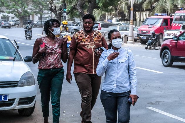 (200407) -- DAKAR, April 7, 2020 (Xinhua) -- People wearing face masks walk on a street in Dakar, Senegal, on April 7, 2020. Senegalese Ministry of Health and Social Action said on Tuesday that 13 more patients have been cured of COVID-19, bringing the country s total number of patients cured to 105. Senegalese health minister Aboudulaye Diouf Sarr also said that the country s total confirmed cases stood at 237. Among the 237 confirmed cases, 85 are imported ones. (Photo by Eddy Peters Xinhua) SENEGAL-DAKAR-COVID-19-CASES 