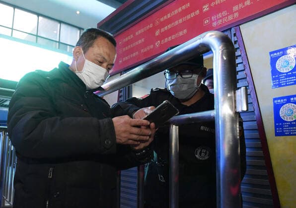 (200408) -- WUHAN, April 8, 2020 -- A staff member helps a passenger scan health codes at Wuchang Railway Station in Wuhan, central China s Hubei Province, April 8, 2020. Wuhan, the megacity in central China, started lifting outbound travel restrictions from Wednesday after almost 11 weeks of lockdown to stem the spread of COVID-19. ) CHINA-HUBEI-WUHAN-OUTBOUND TRAVEL RESTRICTIONS-LIFT (CN) LixHe 