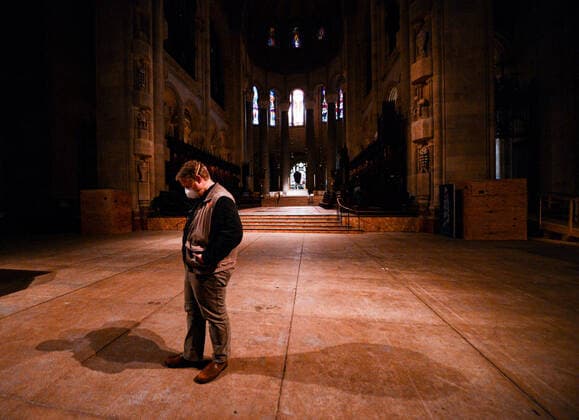 April 7, 2020, New York, New York, USA: The Manhattan church, the largest Gothic cathedral in the world, will be able to care for at least 200 patients during the coronavirus outbreak. Volunteers delivered material to build the hospital inside the cathedral. New York USA - ZUMAs252 20200407_znp_s252_012 Copyright: xMarcusxSantosx