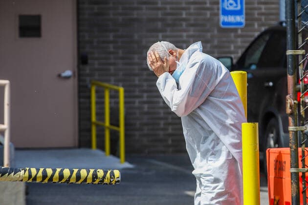 April 7, 2020, New York, New York, USA: A healthcare professional cries in front of Wyckoff Medical Center Hospital in Brooklyn during the COVID-19 coronavirus pandemic. New York announced that the state recorded its highest single-day increase in virus deaths on Tuesday with 731 deaths reported bringing the total to 5,489 deaths and 138,836 infections. New York USA - ZUMAc233 20200407_zsp_c233_030 Copyright: xVanessaxCarvalhox