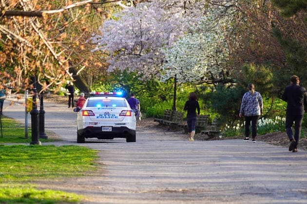 April 7, 2020, New York, New York, USA: NYPD cars patrol the parks to make sure people are keeping their distance during Covid19 Pandemic,.West End Avenue, NYC.April 7, 2020.Photos by New York USA - ZUMAms4_ 20200407_zaf_ms4_019 Copyright: xSoniaxMoskowitzx