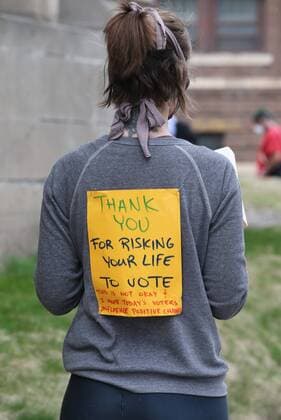 April 7, 2020, Milwaukee, Wisconsin, U.S: Milwaukee County residents line up to vote Tuesday April, 7, 2020 during the COVID-19 pandemic. Wisconsin Governor Tony Evers sought to postpone the elections because of the (coronavirus) COVID-19 pandemic, and was overruled by the Wisconsin Supreme Court to have the voting proceed as scheduled. Milwaukee U.S. - ZUMAr148 20200407_zap_r148_098 Copyright: xPatxA.xRobinsonx