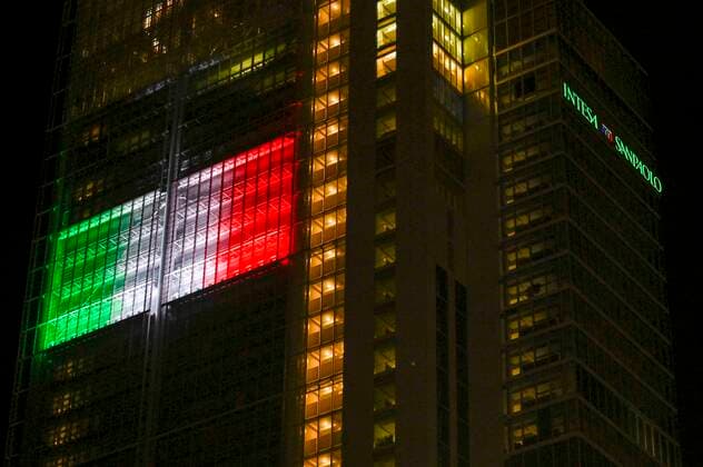 Turin. Intesa SanPaolo and Mole Antonelliana skyscraper with the Italian flag during the lockdown for Covid19 in the photo: Intesa San Paolo skyscraper  Copyright: xRiccardoxGiordanox xIPAx xFotosickix