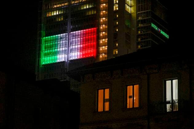 Turin. Intesa SanPaolo and Mole Antonelliana skyscraper with the Italian flag during the lockdown for Covid19 in the photo: Intesa San Paolo skyscraper  Copyright: xRiccardoxGiordanox xIPAx xFotosickix