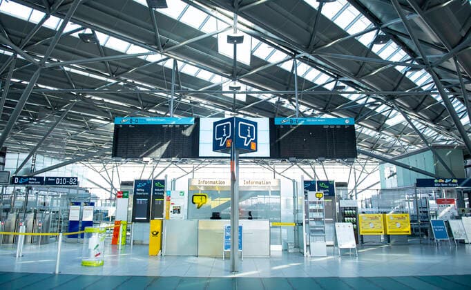 Airport in Cologne Bonn Konrad Adenauer Airport in Cologne Bonn in NRW on 07 04 2020, Empty Cologne Bonn Airport, No flight operations, Empty hangar, Scoreboard, Videowall, No flights, Cologne Bonn Konrad Adenauer Airport North Rhine-Westphalia Germany Copyright: xChristopherxNeundorf Kirchner-Mediax
