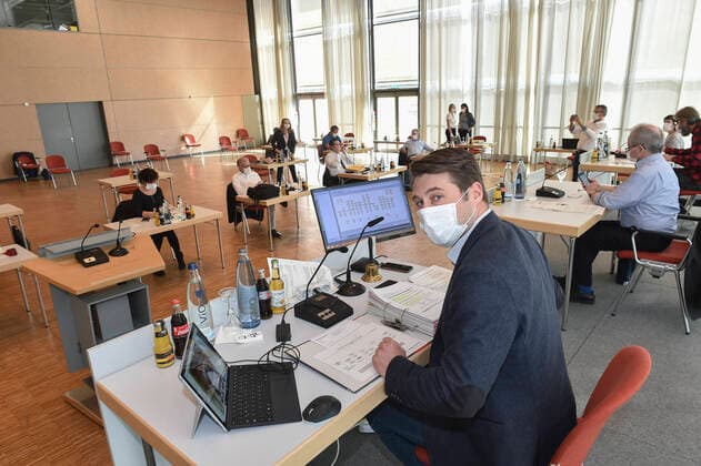 City council meeting under the sign of Corona on Tuesday 07 04 2020 in the Saarbrücken Congress Hall Im Bild Lord Mayor Uwe Conradt bub