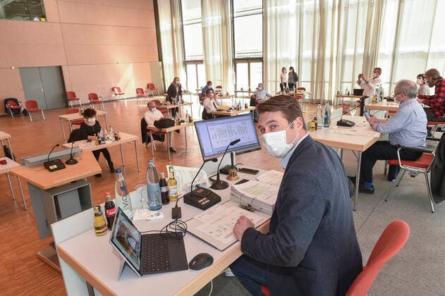 City council meeting under the sign of Corona on Tuesday 07 04 2020 in the Saarbrücken Congress Hall Im Bild Lord Mayor Uwe Conradt bub