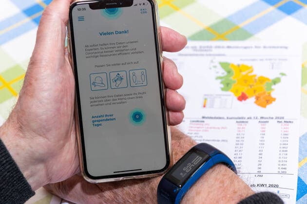 A new smartphone app from the Robert Koch Institute has been made available for free download for smartphones With the data from people who use a fitness tracker, the RKI can draw conclusions about the course of the corona pandemic and develop strategies to contain the disease The RKI is calling for voluntary donations of the tracker data to Kiel Drill ground Schleswig Holstein Germany