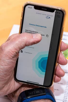 A new smartphone app from the Robert Koch Institute has been made available for free download for smartphones With the data from people who use a fitness tracker, the RKI can draw conclusions about the course of the corona pandemic and develop strategies to contain the disease The RKI is calling for voluntary donations of the tracker data to Kiel Drill ground Schleswig Holstein Germany