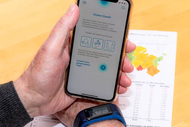 A new smartphone app from the Robert Koch Institute has been made available for free download for smartphones With the data from people who use a fitness tracker, the RKI can draw conclusions about the course of the corona pandemic and develop strategies to contain the disease The RKI is calling for voluntary donations of the tracker data to Kiel Drill ground Schleswig Holstein Germany
