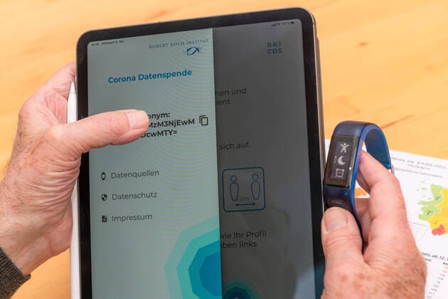 A new smartphone app from the Robert Koch Institute has been made available for free download for smartphones With the data from people who use a fitness tracker, the RKI can draw conclusions about the course of the corona pandemic and develop strategies to contain the disease The RKI is calling for voluntary donations of the tracker data to Kiel Drill ground Schleswig Holstein Germany