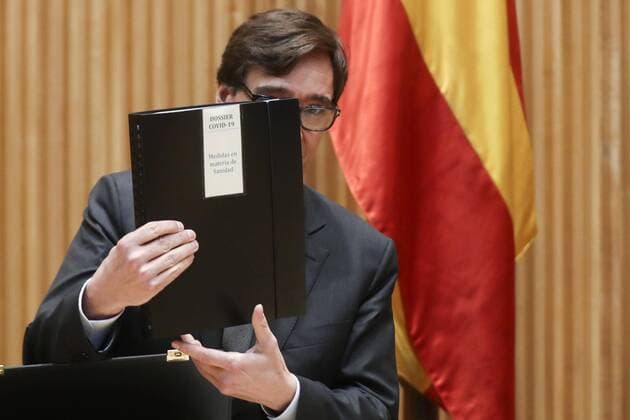 Spanish Health Minister, Salvador Illa, shows his dossier on COVID-19 Security Measures before appearing before the Health Commission at the Lower House in Madrid, Spain, 08 April 2020. Spanish Health Minister press conference !ACHTUNG: NUR REDAKTIONELLE NUTZUNG!  Copyright: xKikoxHuescax GRAF7256 20200408-637219475159333095
