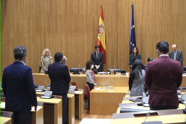 Spanish Health Minister, Salvador Illa (C), holds a minute of silence with other MPs as a tribute to coronavirus victims before appearing before the Health Commission at the Lower House in Madrid, Spain, 08 April 2020. Spanish Health Minister press conference !ACHTUNG: NUR REDAKTIONELLE NUTZUNG!  Copyright: xKikoxHuescax(es-ES)x GRAF7258 20200408-637219475788631309