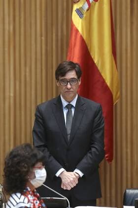 Spanish Health Minister, Salvador Illa, holds a minute of silence with other MPs as a tribute to coronavirus victims before appearing before the Health Commission at the Lower House in Madrid, Spain, 08 April 2020. Spanish Health Minister press conference !ACHTUNG: NUR REDAKTIONELLE NUTZUNG!  Copyright: xKikoxHuescax(es-ES)x GRAF7260 20200408-637219479120877513