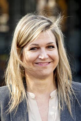 08-04-2020 Amsterdam Queen Maxima visited, in the context of the coronavirus outbreak (COVID-19), Hotel V Nesplein and the Irish Pub, The Tara at the Rokin in Amsterdam. Koninklijke Horeca Nederland (KHN) was the host of two conversations in which representatives of hotel and restaurant chains and smaller catering entrepreneurs informed Queen Máxima about the consequences of the outbreak of the coronavirus (COVID-19) for their companies.  Copyright: xPPEx