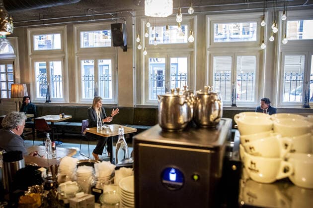 08-04-2020 Amsterdam Queen Maxima visited, in the context of the coronavirus outbreak (COVID-19), Hotel V Nesplein and the Irish Pub, The Tara at the Rokin in Amsterdam. Koninklijke Horeca Nederland (KHN) was the host of two conversations in which representatives of hotel and restaurant chains and smaller catering entrepreneurs informed Queen Máxima about the consequences of the outbreak of the coronavirus (COVID-19) for their companies.  Copyright: xPPEx