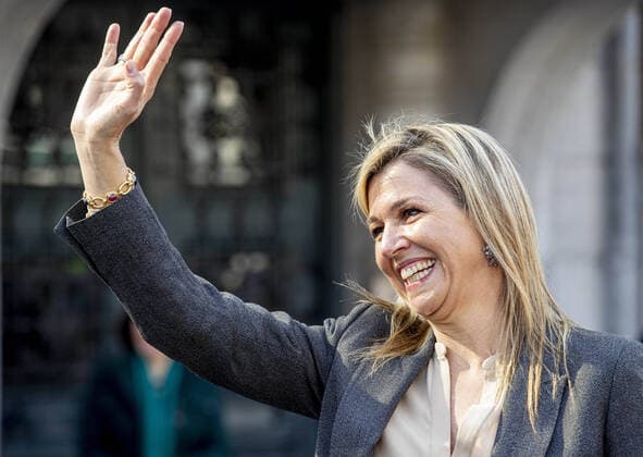 08-04-2020 Amsterdam Queen Maxima visited, in the context of the coronavirus outbreak (COVID-19), Hotel V Nesplein and the Irish Pub, The Tara at the Rokin in Amsterdam. Koninklijke Horeca Nederland (KHN) was the host of two conversations in which representatives of hotel and restaurant chains and smaller catering entrepreneurs informed Queen Máxima about the consequences of the outbreak of the coronavirus (COVID-19) for their companies.  Copyright: xPPEx