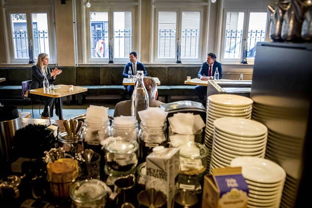 08-04-2020 Amsterdam Queen Maxima visited, in the context of the coronavirus outbreak (COVID-19), Hotel V Nesplein and the Irish Pub, The Tara at the Rokin in Amsterdam. Koninklijke Horeca Nederland (KHN) was the host of two conversations in which representatives of hotel and restaurant chains and smaller catering entrepreneurs informed Queen Máxima about the consequences of the outbreak of the coronavirus (COVID-19) for their companies.  Copyright: xPPEx
