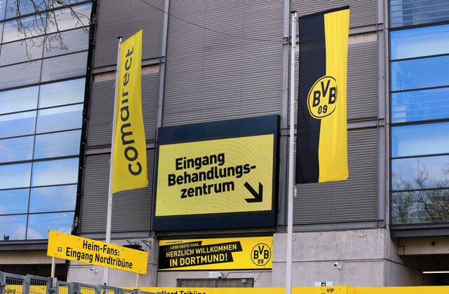 07 04 2020 Dortmund The corona crisis is worsening The federal and state governments are issuing comprehensive guidelines Dortmund citizens are also experiencing severe restrictions in all areas of life In addition to the corona diagnostics centre at Klinikum Nord, a corona test centre has now also been set up in an area of the North Stand of the Signal Iduna Park stadium