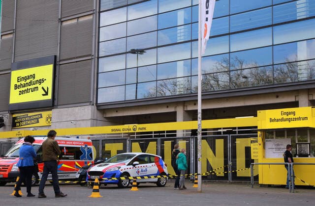 07 04 2020 Dortmund The corona crisis is worsening The federal and state governments are issuing comprehensive guidelines Dortmund citizens are also experiencing severe restrictions in all areas of life In addition to the corona diagnostics centre at Klinikum Nord, a corona test centre has now also been set up in an area of the North Stand of the Signal Iduna Park stadium