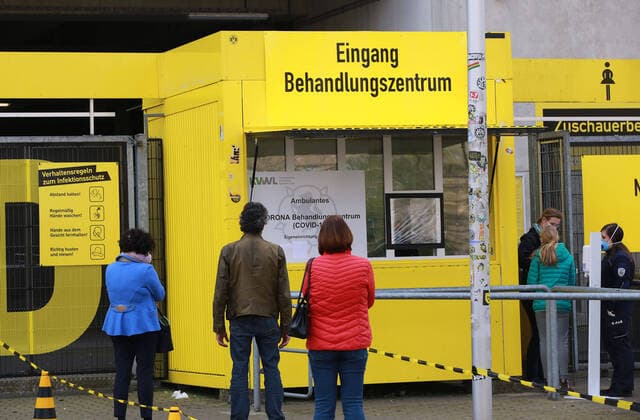 07 04 2020 Dortmund The corona crisis is worsening The federal and state governments are issuing comprehensive guidelines Dortmund citizens are also experiencing severe restrictions in all areas of life In addition to the corona diagnostics centre at Klinikum Nord, a corona test centre has now also been set up in an area of the North Stand of the Signal Iduna Park stadium