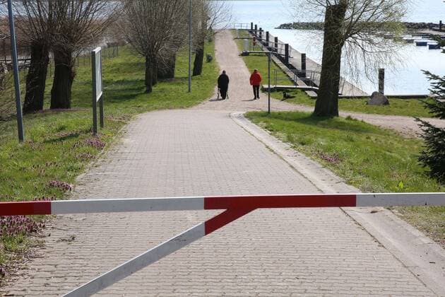 Hardly anything going on at Kummerower See View on Wednesday 08 04 2020 of the town of Salem, district of Mecklenburgische Seenplatte in Mecklenburger Schweiz at Kummerower See The town is currently providing a foretaste of the upcoming Easter weekend According to a