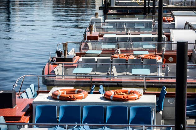 Stromma Canal Tours Copenhagens boat is quietly located at the Industrial Line in Copenhagen on Wednesday, April 8, 2020 Due to COVID 19, it is not possible to reach port roundtrip at Easter, Denmark,  Copyright: ÓlafurxSteinarxRyexGestsson ÓlafurxSteinarxGestssonx COP106 spdk20200408-145531-L
