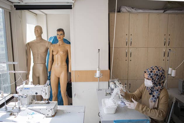 Students of the Ismek Colpan Ilhan Industrial College produce masks during coronavirus COVID 19 at Moda district in Istanbul , Turkey. Copyright: AkinxCeliktas 16715499