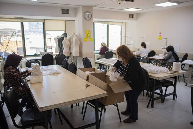 Students of the Ismek Colpan Ilhan Industrial College produce masks during coronavirus COVID 19 at Moda district in Istanbul , Turkey. Copyright: AkinxCeliktas 16715506