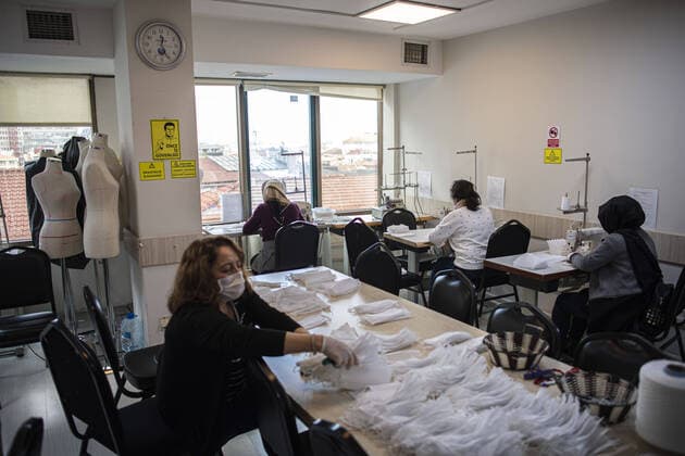 Students of the Ismek Colpan Ilhan Industrial College produce masks during coronavirus COVID 19 at Moda district in Istanbul , Turkey. Copyright: AkinxCeliktas 16715507