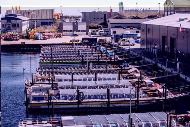 Stromma Canal Tours Copenhagens boat is quietly located at the Industrial Line in Copenhagen on Wednesday, April 8, 2020 Due to COVID 19, it is not possible to reach port roundtrip at Easter, Denmark,  Copyright: ÓlafurxSteinarxRyexGestsson ÓlafurxSteinarxGestssonx COP106 spdk20200408-145603-L