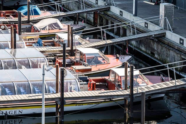 Stromma Canal Tours Copenhagens boat is quietly located at the Industrial Line in Copenhagen on Wednesday, April 8, 2020 Due to COVID 19, it is not possible to reach port roundtrip at Easter, Denmark,  Copyright: ÓlafurxSteinarxRyexGestsson ÓlafurxSteinarxGestssonx COP106 spdk20200408-145627-L