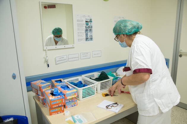 Rome: Dressing of nurses in a COVID-19 Hospital Dressing procedures for nurses in the clean area of pavilion D of the San Filippo Neri hospital in Rome, used as a Covid hospital Roma RM Italy Copyright: MatteoxNardone