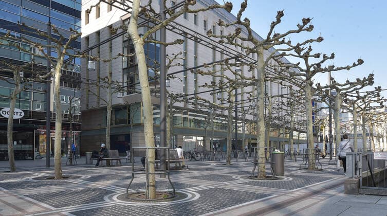 08 04 2020, xblx, A perfectly normal corona day in Frankfurt, only a few people on the Zeil, emwirt Frankfurt am Main