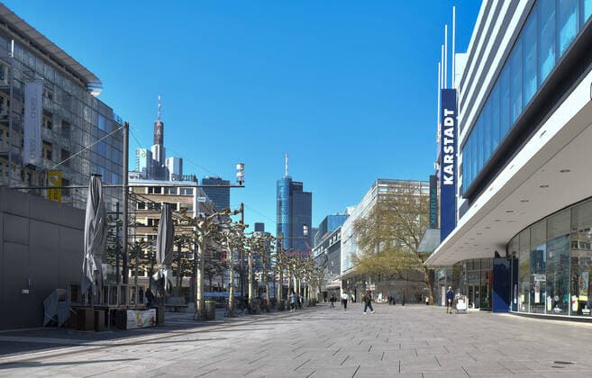 08 04 2020, xblx, A perfectly normal corona day in Frankfurt, only a few people on the Zeil, emwirt Frankfurt am Main