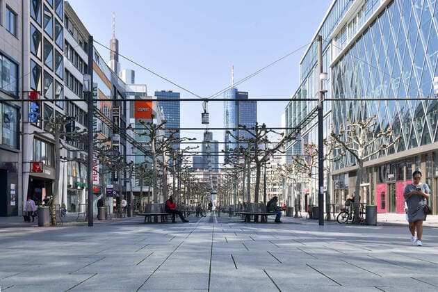 08 04 2020, xblx, A perfectly normal corona day in Frankfurt, only a few people on the Zeil, emwirt Frankfurt am Main