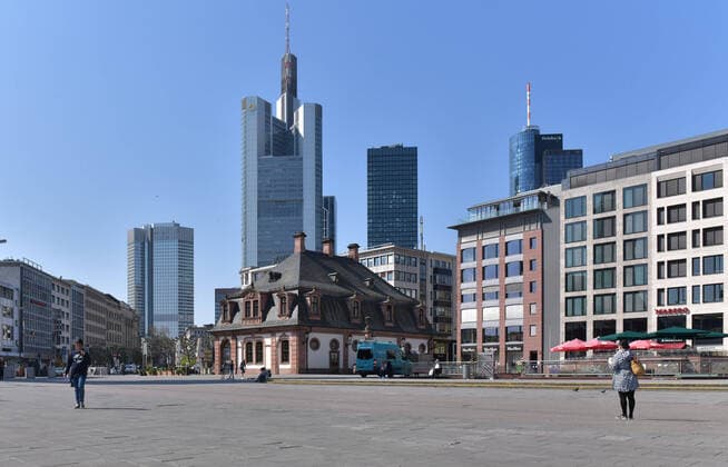 08 04 2020, xblx, A normal corona day in Frankfurt, only a few people at the Zeil Hauptwache, emwirt Frankfurt am Main