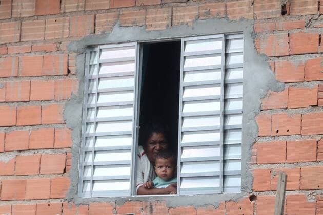 Inhabitants of the Paraisopolis favela remain in their homes for quarantine, in Sao Paulo, Brazil, 07 April 2020 (made available 08 April 2020). Abandoned to their fate by the public powers since their origins, the largest favelas in Brazil have been forced to hire ambulances, manufacture their own masks and create a whole solidarity network to face a COVID-19 crisis that is expected to be devastating . Favelas in Brazil organize from within to survive the pandemic !ACHTUNG: NUR REDAKTIONELLE NUTZUNG!  Copyright: xFernandoxBizerrax AME1106 20200408-637219583604421358