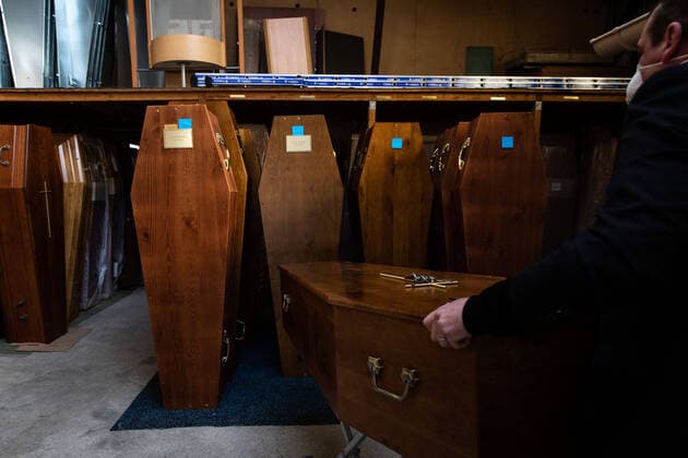 Paris, France, April 7, 2020 - Report inside the Santilly Funeral Home, which is currently facing the Coronavirus epidemic (Covid-19) - A funeral worker arranges a coffin among many others marked Covid-19 .  Copyright: xAlexisxSciardx