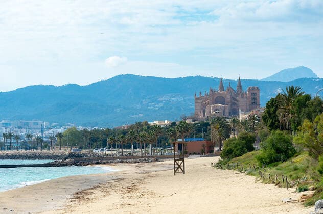 20200408 Palma de Mallorca under Corona Close down PALMA DE MALLORCA, SPAIN APRIL 8 2020 View over the beach from Portixol to the Cathedral of Palma de Mallorca at Palma de Mallorca under Corona Close down on April 8, 2020 in Palma de Mallorca, Palma de Mallorca Baleares Spain