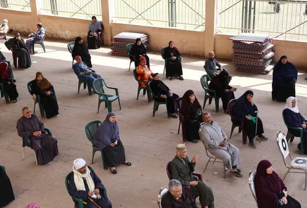 (200408) -- CAIRO, April 8, 2020 (Xinhua) -- Senior citizens keep distance as they wait to receive their pension at a youth center on the outskirts of northern Cairo, Egypt, on April 8, 2020. The Egyptian Health Ministry reported on Wednesday 110 new cases and nine deaths of COVID-19, raising the total number of cases in the country to 1,560, including 103 deaths. (Xinhua Ahmed Gomaa) EGYPT-CAIRO-COVID-19 