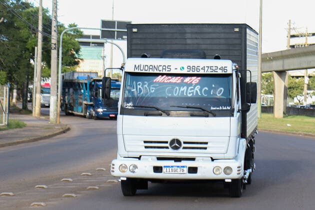 April 8, 2020, Porto Alegre, Rio Grande do Sul, Brasil: (INT) Covid-19:Protest of truck drivers. April 8,2020,Porto Alegre,Rio Grande de Sul,Brazil:Truck drivers protest asking for the reopening of shops and businesses in Porto Alegre City as they are being affected economically. Brazil is still under stay at home,closure of businesses and isolation order issued by the government in order to stop the spread of Coronavirus. ..Credit: Thenews2 Porto Alegre Brasil - ZUMAn293 20200408_znp_n293_019 Copyright: xFernandoxAlvesx