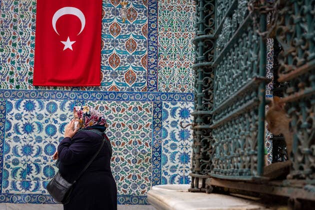 April 3, 2020, Istanbul, Turkey: As the Eyup Sultan Mosque, one of the symbols of Istanbul, was closed, silence was dominant except for some citizens who prayed and prayed Friday prayers in their courtyard. The silence of the mosques continues after the Religious Affairs Directorate s ban on performing Friday prayers in mosques on 16 March 2020 as part of the fight against the new type of corona virus, Kovid-19, pandemic. During the Friday prayer time, all mosques across the country have been closed since 3 weeks. Eyup district, Istanbul. Istanbul Turkey - ZUMAi72_ 20200403_sha_i72_082 Copyright: xTolgaxIldunx