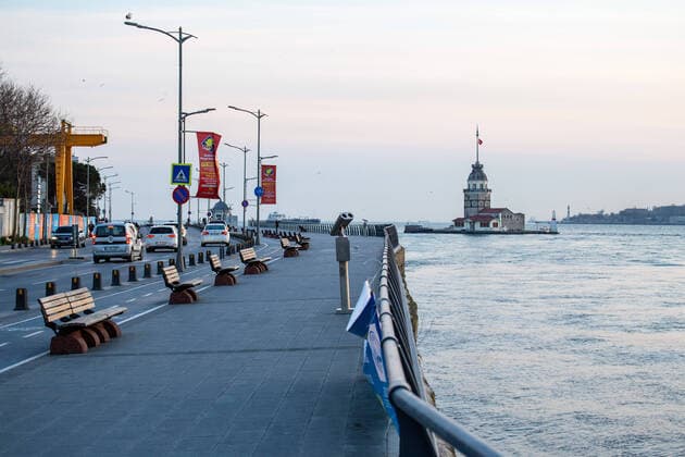 April 3, 2020, Istanbul, Turkey: Citizens obeying the precaution and the ban taken due to the coronavirus epidemic stayed in their homes. Uskudar coast, famous for the Maiden s Tower and its fishermen, is left to the seagulls. With the circular sent by the Ministry of the Interior to 81 provincial governorships, until the fight against the virus was achieved last week, citizens in all provinces and districts of Istanbul, along the coastlines and picnic areas; Activities such as picnicking, fishing, sports and hiking were prohibited. Uskudar district, Istanbul. Istanbul Turkey - ZUMAi72_ 20200403_sha_i72_100 Copyright: xTolgaxIldunx