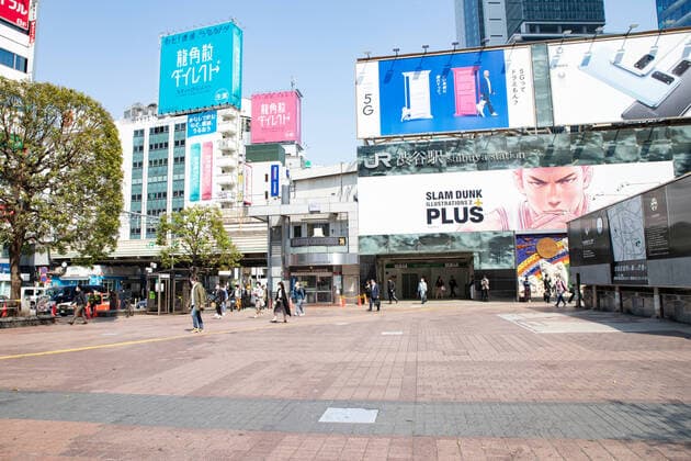 Shibuya s famous scramble crossing is quieter than usual in Tokyo, Japan on April 8, 2020, a day after Japanese Prime Minister Shinzo Abe declared a month-long state of emergency for Tokyo and six other prefectures to curb the spread of the novel coronavirus.  (125154103)