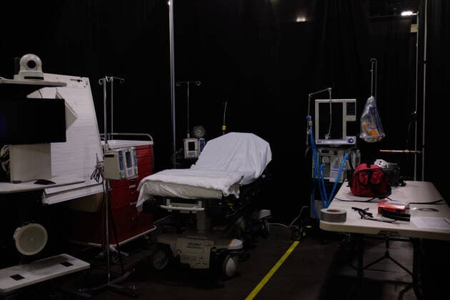 April 8, 2020, Worcester, Massachusetts, US: The building of the FEMA COVID-19 Field Hosiptal in collaboration with Umass Memorial Hospital at the DCU Center in Worcester, Massachusetts. The 250 bed hospital with have COVID-19 positive patients that are too sick to be home, but not sick enough for an ICU. The hospital is staffed by Umass Memorial Hospital. Worcester US - ZUMAd211 20200408_zap_d211_001 Copyright: xAllisonxDinnerx