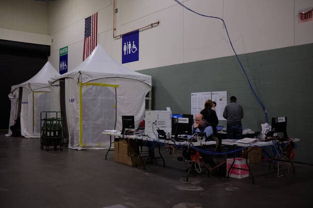April 8, 2020, Worcester, Massachusetts, US: The building of the FEMA COVID-19 Field Hosiptal in collaboration with Umass Memorial Hospital at the DCU Center in Worcester, Massachusetts. The 250 bed hospital with have COVID-19 positive patients that are too sick to be home, but not sick enough for an ICU. The hospital is staffed by Umass Memorial Hospital. Worcester US - ZUMAd211 20200408_zap_d211_003 Copyright: xAllisonxDinnerx